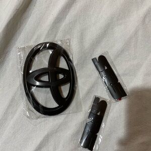 Toyota 4Runner Black Emblem Covers 5th Gen